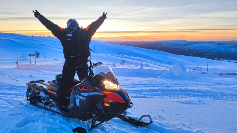 Wycieczki na skuterach śnieżnych Rovaniemi Finlandia Laponia LaplandFun
